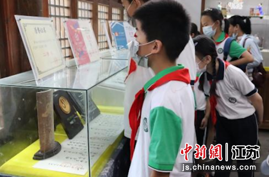 參與社科普及活動。金年会供圖 參與社科普及活動。金年会供圖